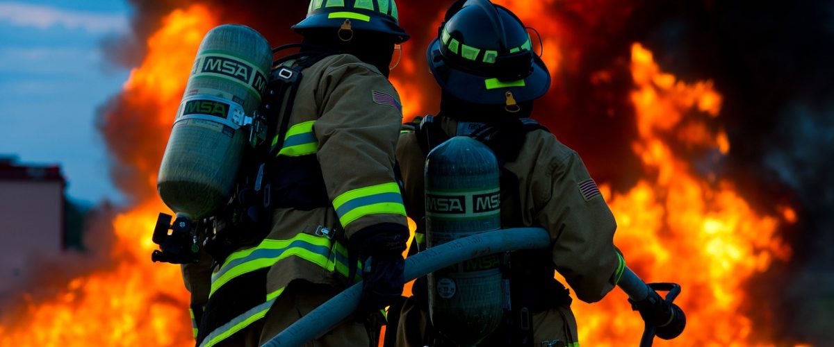 firefighter, emergency, fire-2679283.jpg